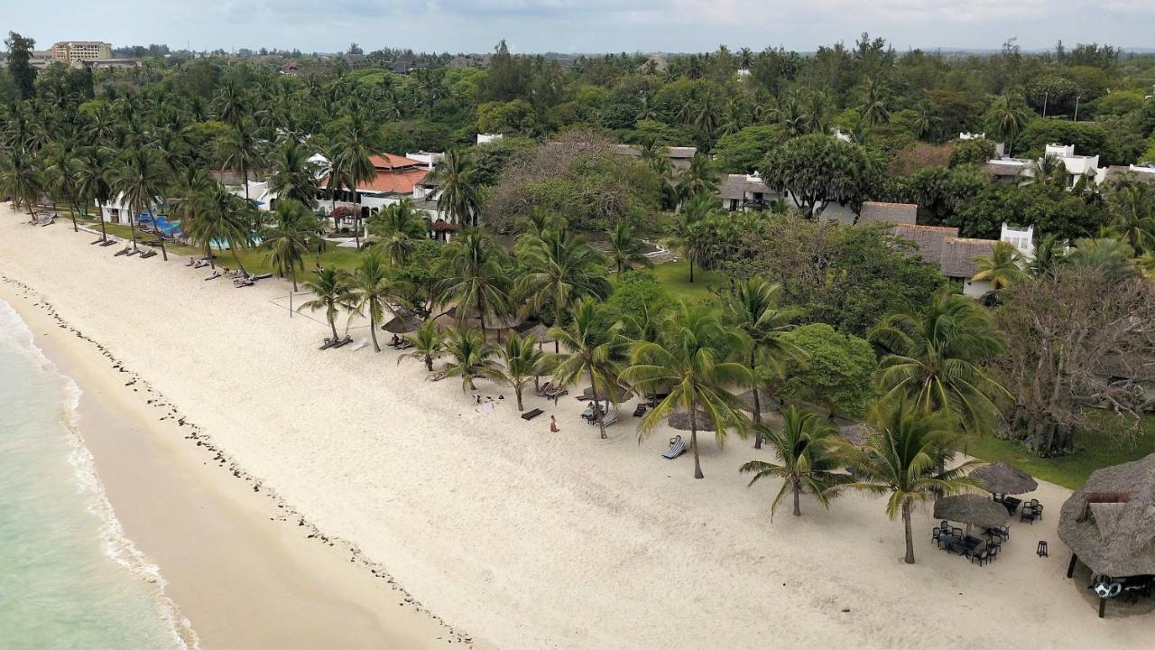 자카란다 인디언 오션 비치 리조트 디아니 해변 외부 사진